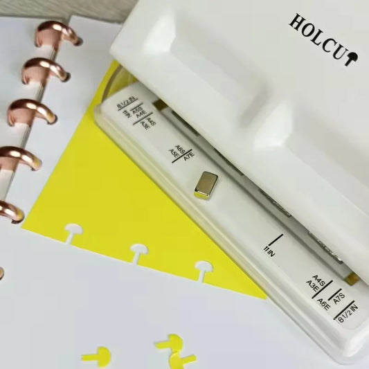 Furador Criativo Com 4 furos para caderno com encadernação em disco
